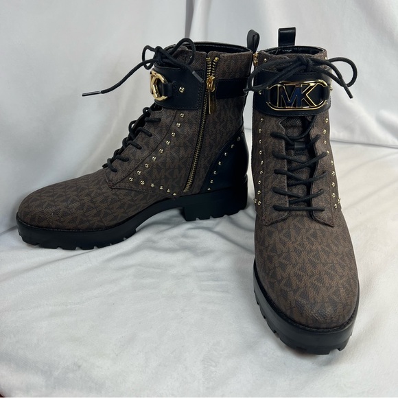 MICHAEL KORS OUTLET
Kincaid Logo Studded Combat Boot 9M
NWOT MSRP $399 - Picture 3 of 10